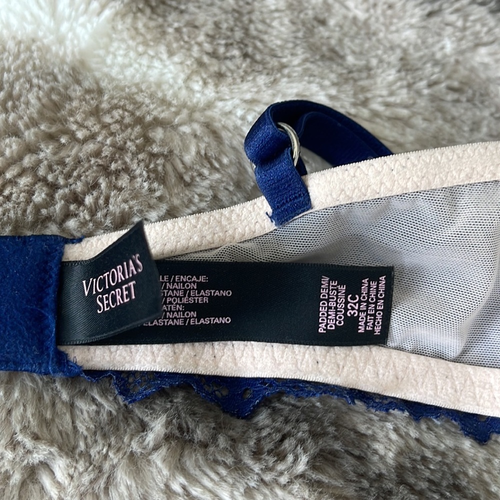 Victoria’s Secret Lace/Rhinestone embellished Push-up Demi Bra 32C - Picture 4 of 4